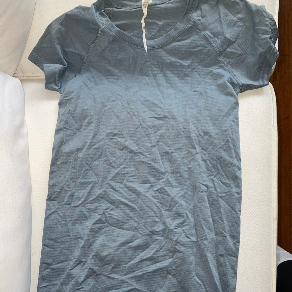 Lululemon short sleeve swift tech size 6 chambray SUPER RARE COLOR